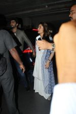 Kareena Kapoor snapped at airport on 29th March 2016